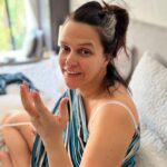 Neha Dhupia Instagram - Now that we are on the subject of crowns 👑…. No running away from this fact 👉 a messy bun is every mamas crown … always wearing mine with pride !!! . . . . . . . #freedomtofeed #mamas #breastfeeding #momlife #nehadhupia #crown #messybun #missindia #pump #pumpingonthego #breastpump