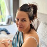 Neha Dhupia Instagram - Now that we are on the subject of crowns 👑…. No running away from this fact 👉 a messy bun is every mamas crown … always wearing mine with pride !!! . . . . . . . #freedomtofeed #mamas #breastfeeding #momlife #nehadhupia #crown #messybun #missindia #pump #pumpingonthego #breastpump