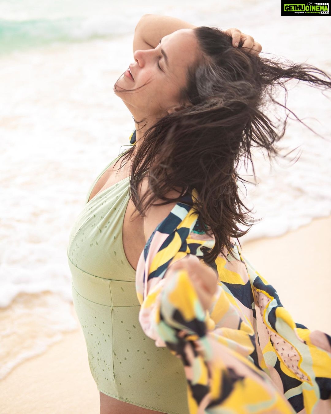 Neha Dhupia Instagram - Sea 🌊 breeze … #takemeback . . . . . . . . @nokumaldives @oneaboveglobal