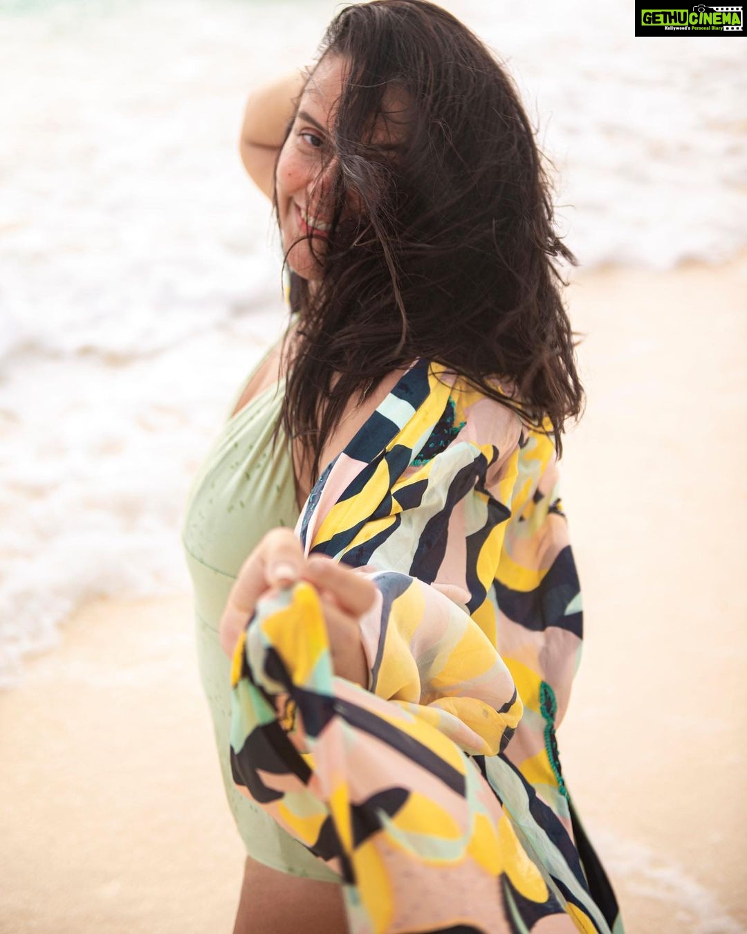 Neha Dhupia Instagram - Sea 🌊 breeze … #takemeback . . . . . . . . @nokumaldives @oneaboveglobal