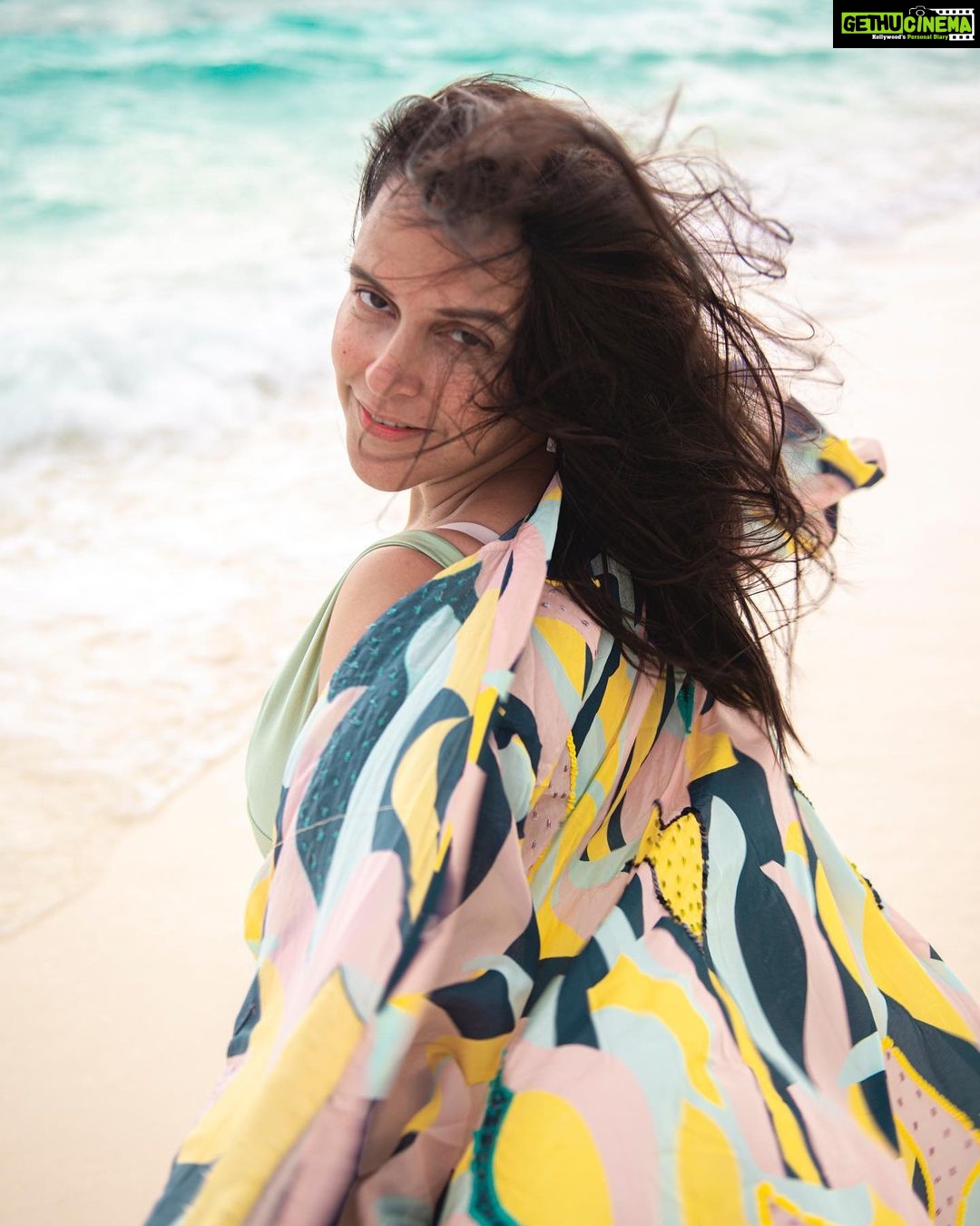 Neha Dhupia Instagram - Sea 🌊 breeze … #takemeback . . . . . . . . @nokumaldives @oneaboveglobal