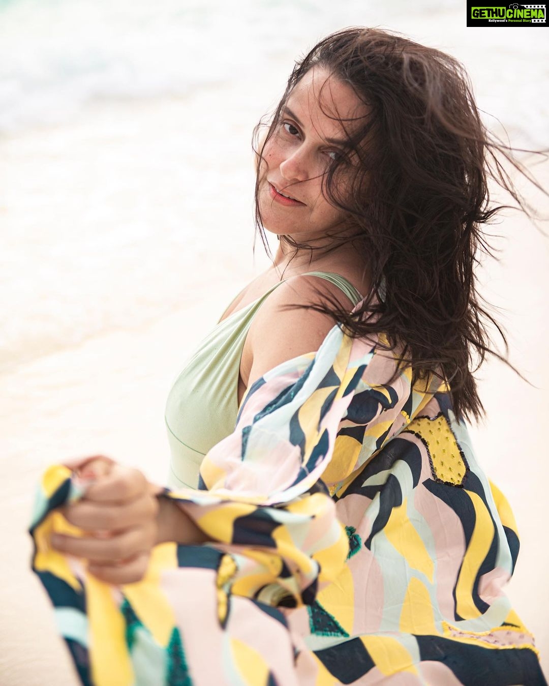 Neha Dhupia Instagram - Sea 🌊 breeze … #takemeback . . . . . . . . @nokumaldives @oneaboveglobal