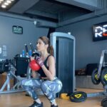 Nikki Tamboli Instagram - #legsdaybestday after almost a gap of 2 months 1.Stiff leg deadlift 2.Goblet squat 3. Dumbell front squat. @sr07official thank you so much for being the best trainer 🌸 RESET