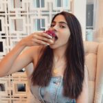 Nikki Tamboli Instagram - #raspberrytarte #nocaloriecounting #vacayvibes L’ETO Caffe Dubai Mall