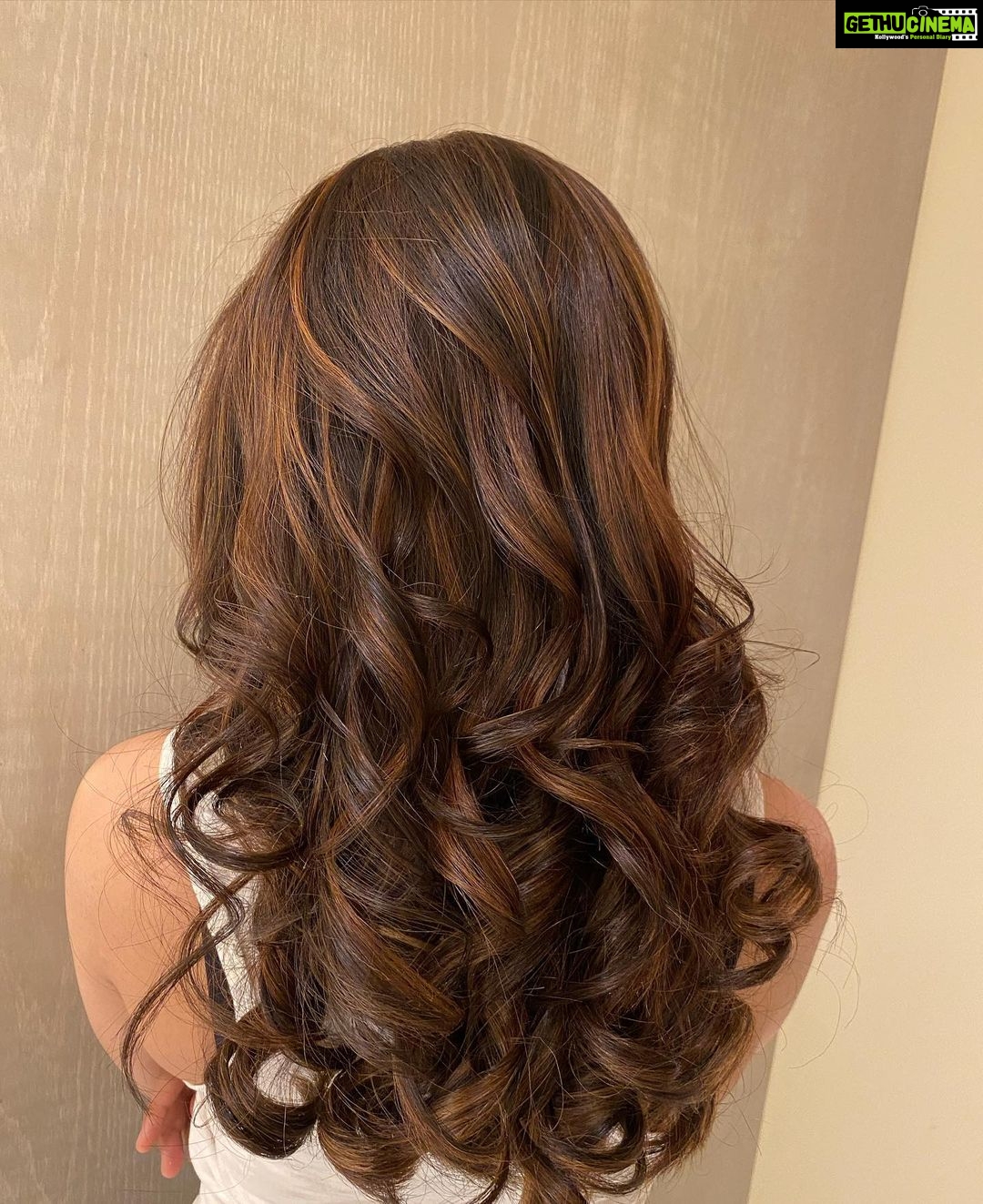 Nikki Tamboli Instagram - @harshad_hairstylist Thanks🌸#somethingdifferent #readyfornewyear #swipeleft 🥰#enjoylife @kromakaysalon Mumbai, Maharashtra