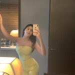Nikki Tamboli Instagram - #dubailife🇦🇪 Burj Khalifa
