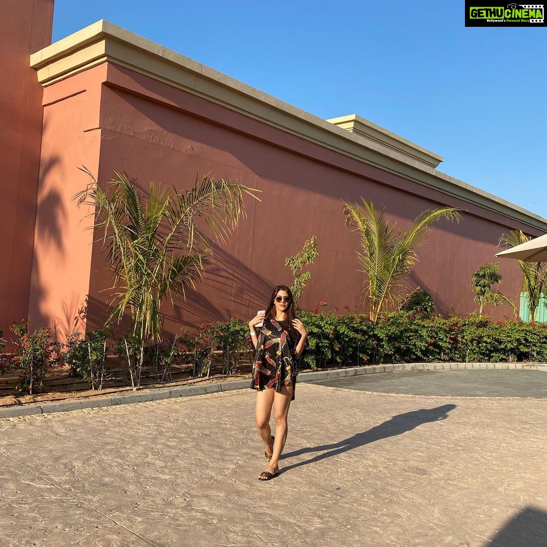 Nikki Tamboli Instagram - #legdaytoday✔️ Atlantis, The Palm