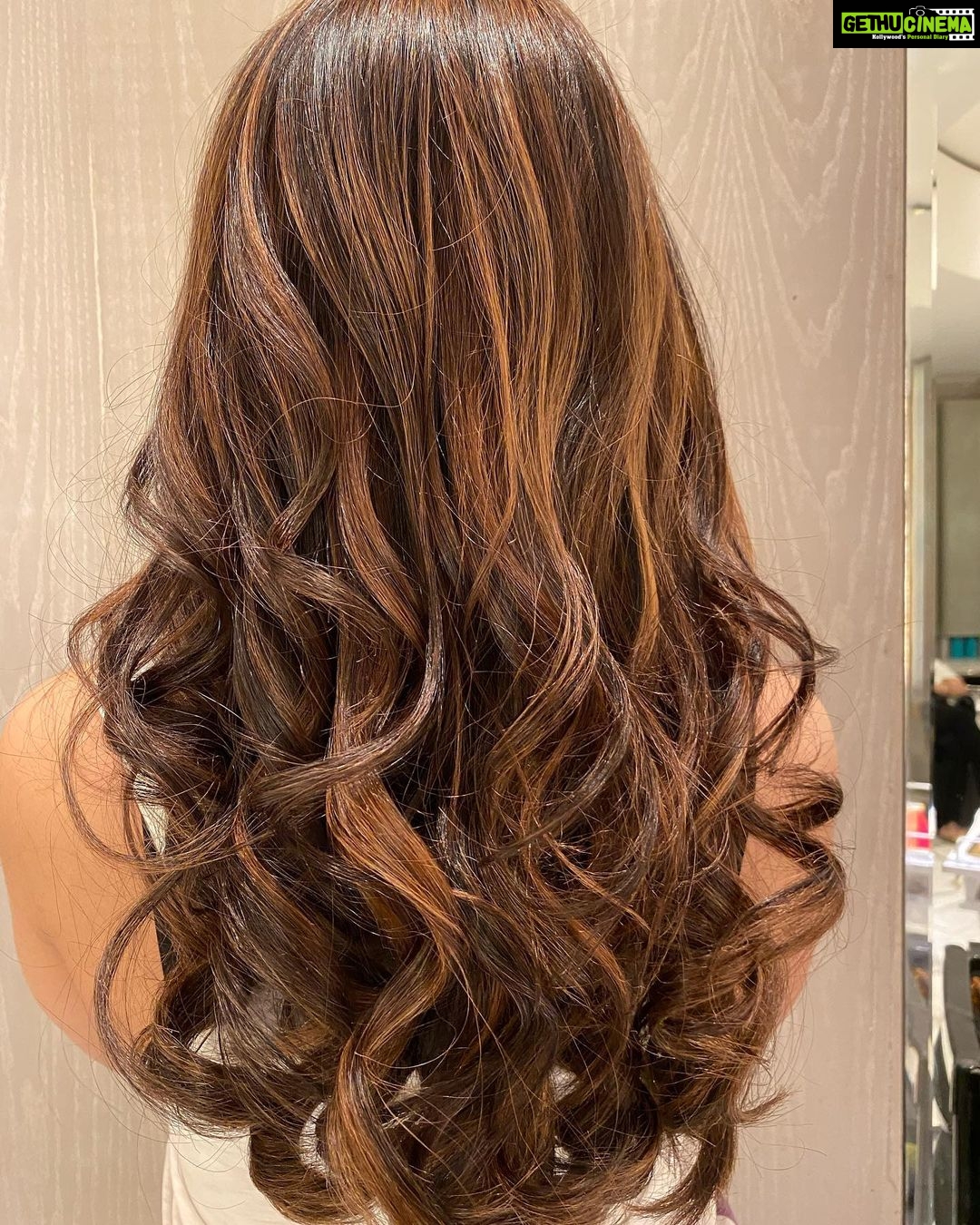 Nikki Tamboli Instagram - @harshad_hairstylist Thanks🌸#somethingdifferent #readyfornewyear #swipeleft 🥰#enjoylife @kromakaysalon Mumbai, Maharashtra