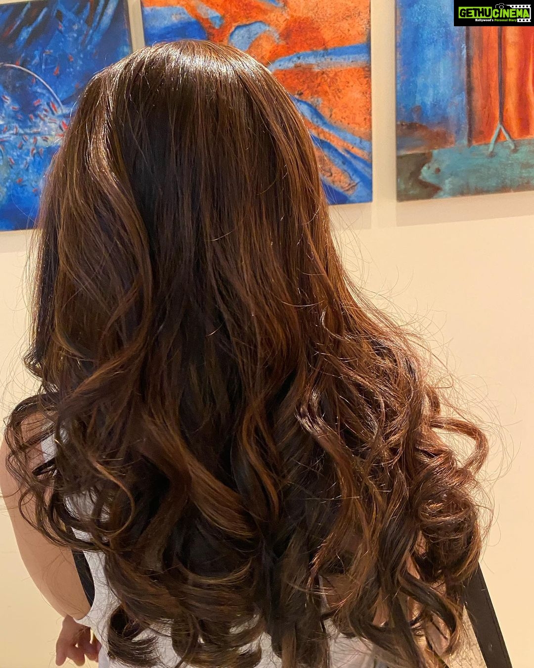 Nikki Tamboli Instagram - @harshad_hairstylist Thanks🌸#somethingdifferent #readyfornewyear #swipeleft 🥰#enjoylife @kromakaysalon Mumbai, Maharashtra