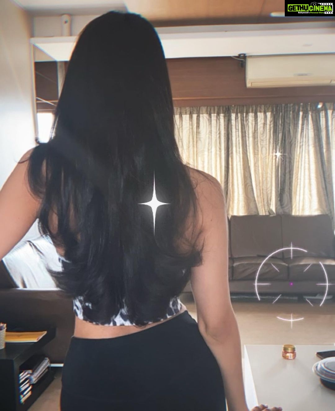 Nikki Tamboli Instagram - @harshad_hairstylist Thanks🌸#somethingdifferent #readyfornewyear #swipeleft 🥰#enjoylife @kromakaysalon Mumbai, Maharashtra