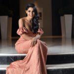 Nikki Tamboli Instagram - Yalla habibi 😉 📷 @anoop.devaraj Hair @danihairstylist1 Makeup @afrina_beauty_group @lenasailyan_makeup_official Designer @ayeshadepala Le Meridien Dubai Hotel & Conference Centre