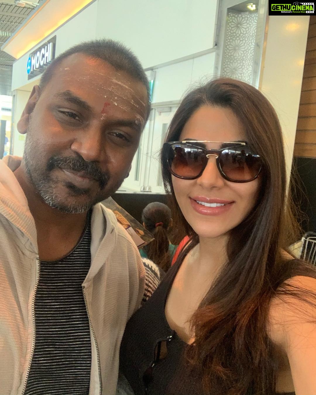 Nikki Tamboli Instagram - Hello..Chennai vanakkam🙏🏻 #raghavalawrence #nikkitamboli 🌹