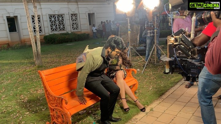 Nikki Tamboli Instagram - #shakeyobodysong #lastshot 😂#making 🎥 #kanchana3 This summer 19th April releases worldwide #nikkitamboli #raghavalawrence