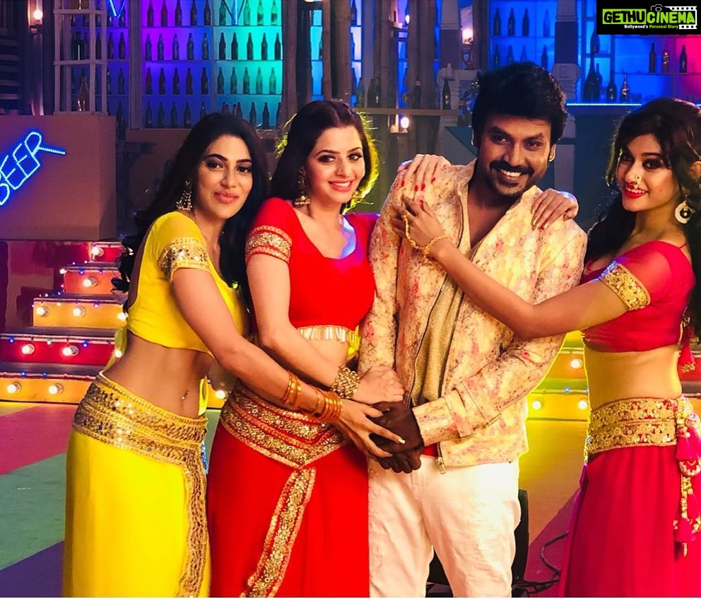 Nikki Tamboli Instagram - #kanchana3 My favourite song is out now 😘💋 #orusattaiorubalpam
