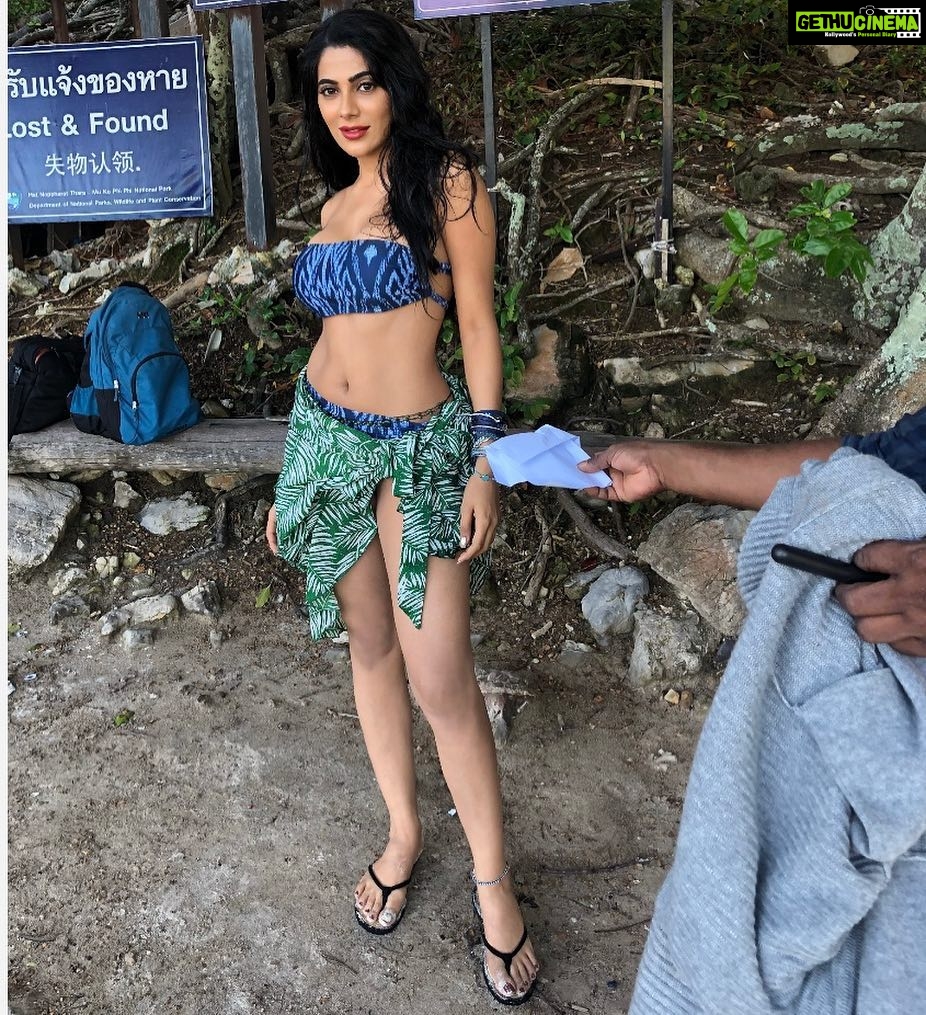 Nikki Tamboli Instagram - #chikatigadilochithakotudu #nuvvenuvve #songshoot🎥 #krabithailand 💙 #missingthebeach Krabi, Thailand
