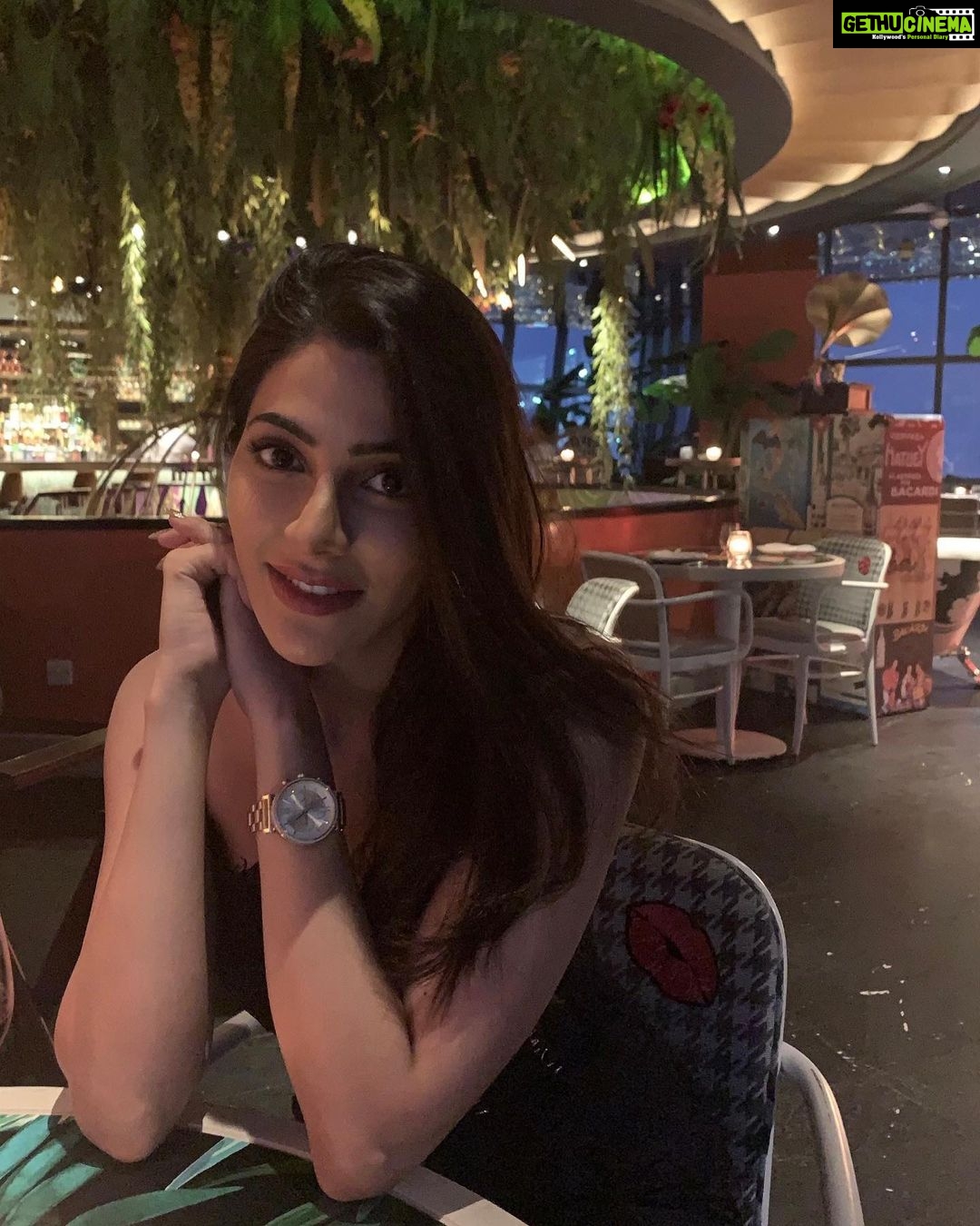 Nikki Tamboli Instagram - #dubailife #summerindubai☀️ #goodtimes #birthdaymonthbegins 😋 Hotel Cartagena