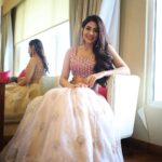 Nikki Tamboli Instagram - 👄💁🏼‍♀️H&M- @naazbridalmakeovers Styling👗- @officialanahita Designer- @ashwinireddyofficial Photographer📸- @pramod_captures for the opening of Sutraa Exhibition today in Hyderabad Thank you all #muchlove❤️ Taj Krishna, Hyderabad
