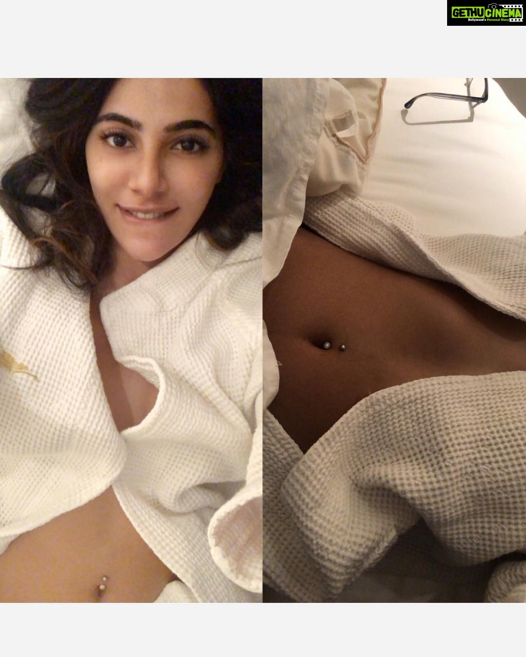 Nikki Tamboli Instagram - On#hugedemand#aselfie #bellypiercing 😉 Chennai, India