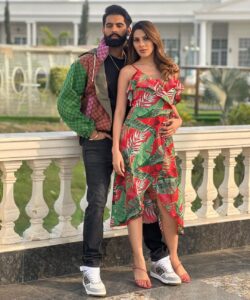 Nikki Tamboli Instagram - It’s 17M & counting guysss 
Love you so much ♥️♥️♥️♥️ 
#behriduniya #love 
@savio.sandhu @parmishverma
