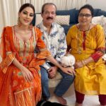 Nikki Tamboli Instagram - Celebrating Diwali with family after 3 years❤️❤️ Happy Diwali everyone ✨🪔 . . . . #diwali #family #familytime #festival