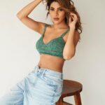 Nikki Tamboli Instagram - Access to my energy is a privilege💚👑 . . . . . #nikkitamboli #denim #tanned #body #bodygoals #sunkissed #naturallight #shine #sparkle #love #positivevibes #gogreen 💚💚