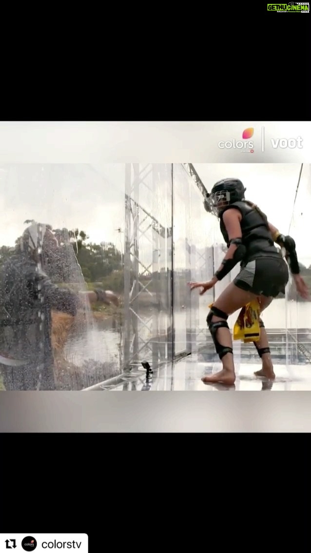 Nikki Tamboli Instagram - Pani ke darr ko @nikki_tamboli ne bola Bye Bye! Watch Khatron Ke Khiladi Season 11, every Sat-Sun at 9:30pm, only on #Colors. #KKK11 Anytime on @voot.