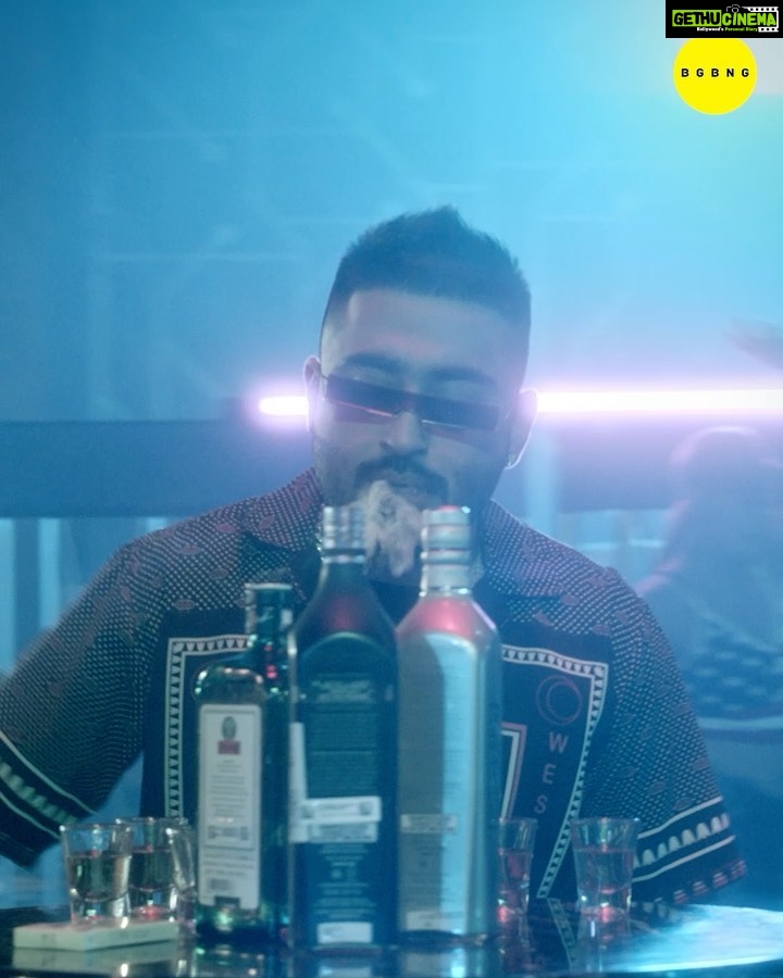 Nikki Tamboli Instagram - The Biggest Party number of the season is here! #RokoRoko is out now on @bgbngmusic's official youtube channel. This one with @mellowmellow is special, #Nikkians what do you guys think, tell me in the comments below - Link in Bio. @gauravxwadhwa @ankushkathuria @rajeshshukla18 @abhishek_saraswat_ @iampankajsaraswat @stylebyoutro @waterproductionsofficial #NikkiTamboli #MellowD #MellowMellow #NewSongAlert #BGBNGMusic