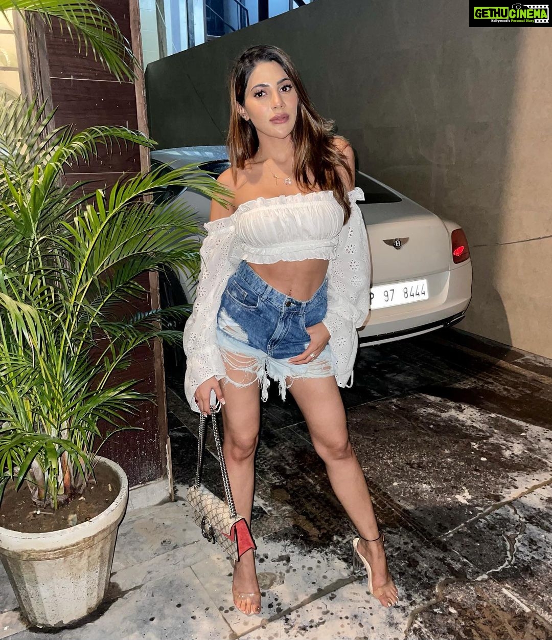 Nikki Tamboli Instagram - Stay where your heart starts to bloom ππ€ Top- @aniclothing.in Denim- @freakinsindia @viralmantra . . . . . . . . #denimlovers #casualstyle #peace #delhi #delhivibes #fashion #style #love #nikkitamboli