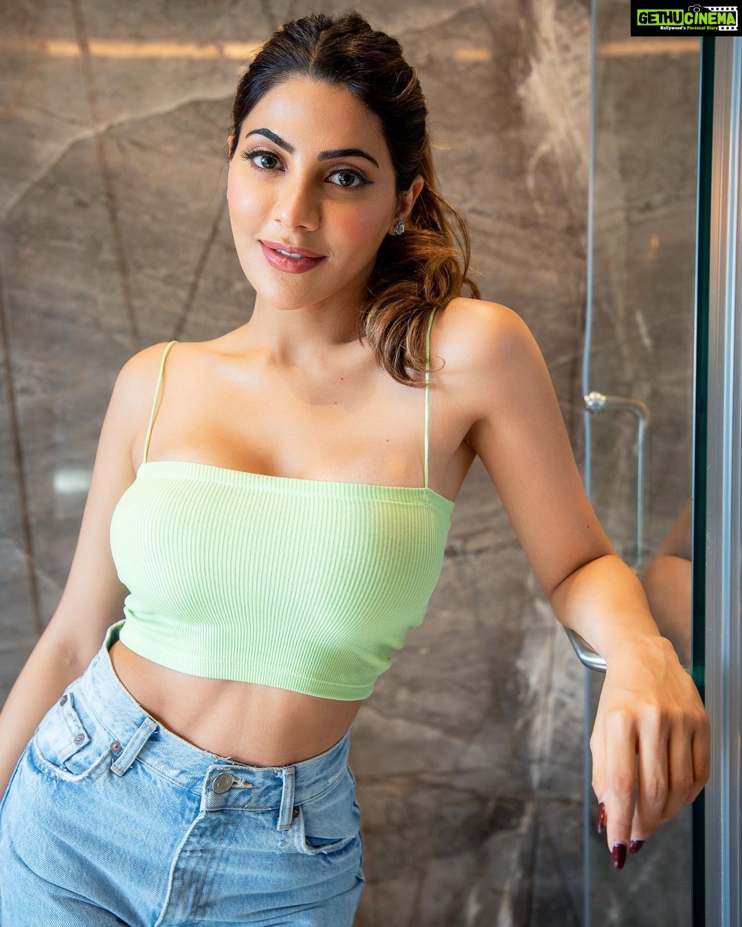 Nikki Tamboli Instagram - Your imperfections make you unique🧚🏻💚💚 . . . . . . . . . #denim #denimlove #naturallight #cute #happy #love #nikkitamboli