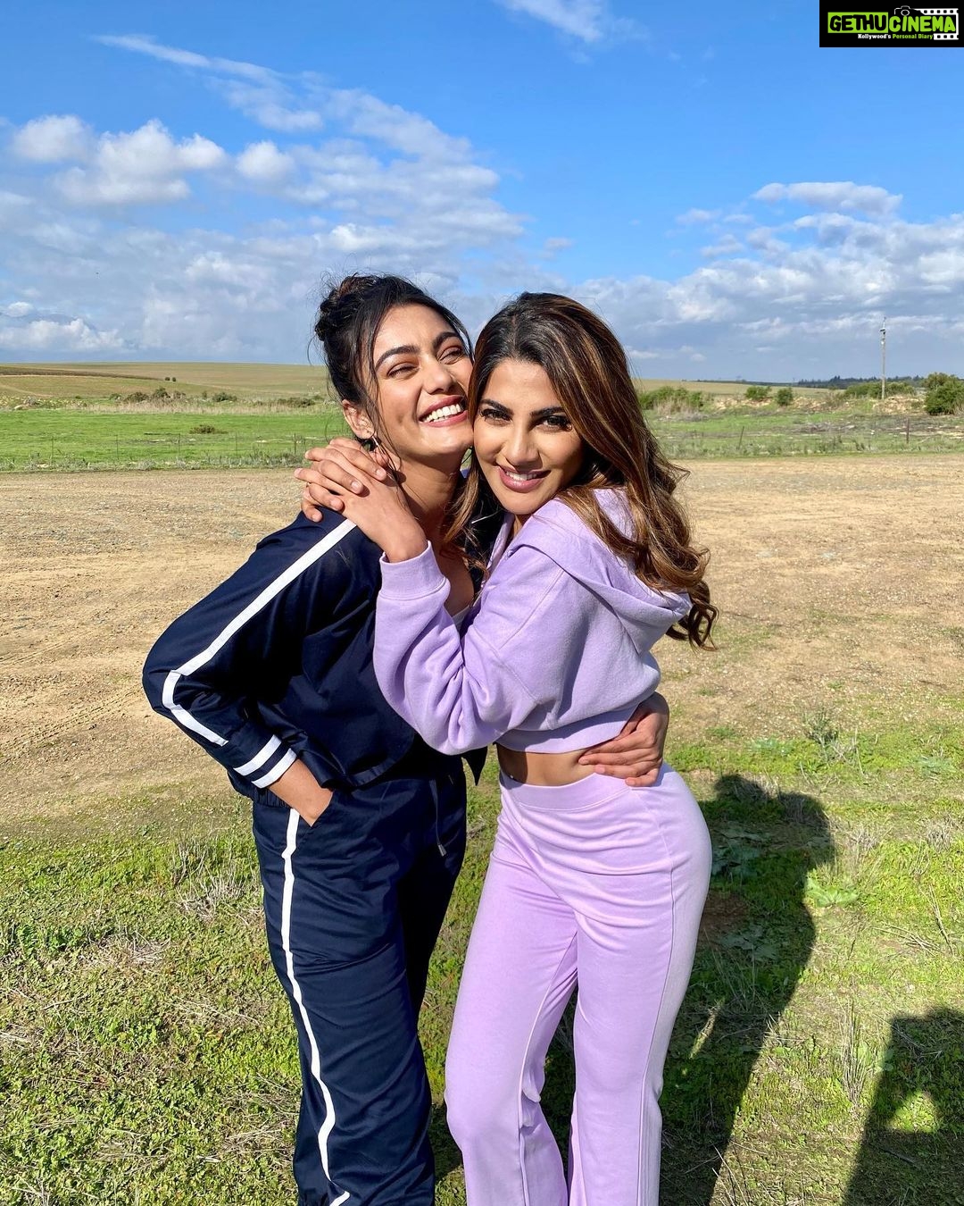 Nikki Tamboli Instagram - Happy birthday to my crazy, fun, fabulous divaaaa!!!! I love you & I am so grateful for your friendship & all the fun times we’ve shared @divasana ❤️❤️❤️❤️🌹🌹🌹🌹🎂🎂🎂🎂 #happybirthday #sanamakbul 😘😘😘🤗🤗🤗 #prettygirls #doll #gossipgirl Cape Town, South Africa