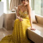 Nikki Tamboli Instagram - Eid Mubarak 🌙✨🌸 . . . . . . . . . . . . . #eidmubarak #happy #love #peace Makeup- @thestudio_a Hair- @pinallsoni Outfit- @silkybindraofficial Jwellery- @sonisapphire 📸- @aashkapatelphotographyy