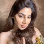 Nikki Tamboli Instagram - Taking cues from the stunner @nikki_tamboli 😍🔥 Makeup by @kajolrpaswwan @kajolrpaswwanmakeupacademy Absolutely loved dressing her up! ✨ This minimal glam look with her statement golden outfit is a perfect match. 💛 Do you want to see more pictures of this look? 🥰 Mumbai, Maharashtra
