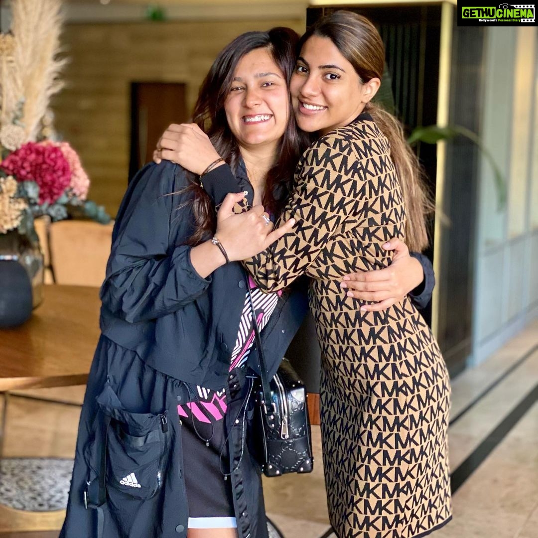Nikki Tamboli Instagram - A friend is always valuable but a best friend’s value cannot be counted. So, I cannot tell you how valuable you are to me. Happpppiest birthday babyyyy boooo @aasthagill ❤️❤️❤️❤️❤️ I love you #bff #bffforlife #nikkitamboli #aasthagill Cape Town, Western Cape