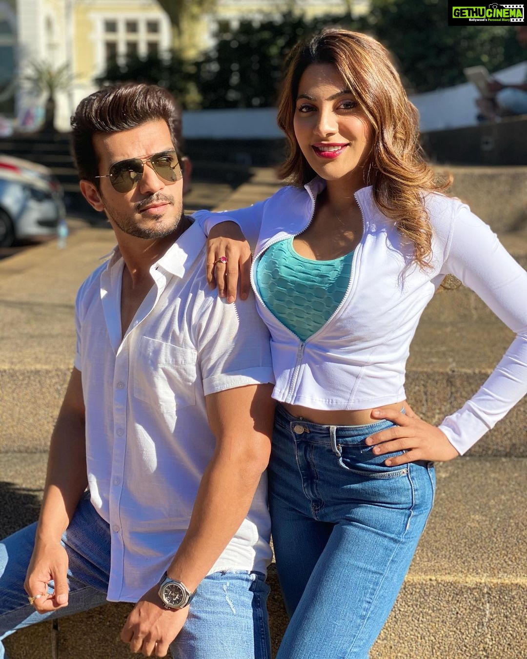 Nikki Tamboli Instagram - Twinning & winning 👫❤️🔥 @arjunbijlani #twinning #cute #nikkitamboli #arjunbijlani #capetown #kkk11 #fun #sunnyday #somuchfun 🌟 Cape Town, Western Cape