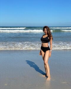 Nikki Tamboli Instagram - You’re the only fish in the sea for me 🐬🌊
#beach #summer #tanned #shoot #beachlife #ocean #sea #paradise #happy #beachyhair #capetown #southafrica #kkk11