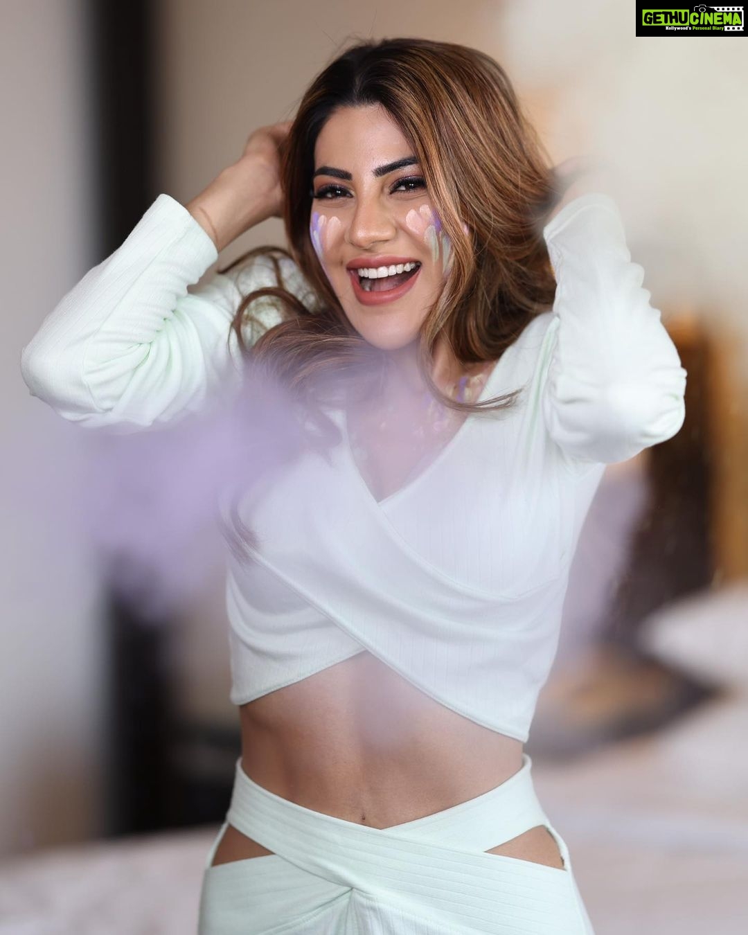 Nikki Tamboli Instagram - The only festival where color doesn’t define you…. Happy Holi everyone 🌈 ❤️✨ . . . . . . #holi2022 📸 @prashantsamtani Location: @courtyardmumbai