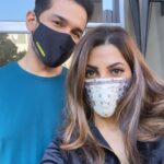 Nikki Tamboli Instagram - The people who make you smile from just seeing them,those are my favourite people @ashukla09 😍 miss you @rubinadilaik 😘 #kkk11 #maskon #socialdistancing #capetown #abhinik @colorstv South Africa cape town