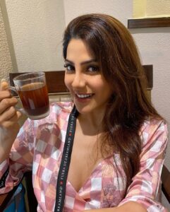 Nikki Tamboli Instagram - Happiness is a state of mind. When the mind is free of past regrets and future cravings, you are naturally happy. Delink your happiness from your desires & outer events. When mind is in the present moment,one experiences true happiness.
Be happy now!
#internationaldayofhappiness 
#nikkitamboli ❤️🤗
