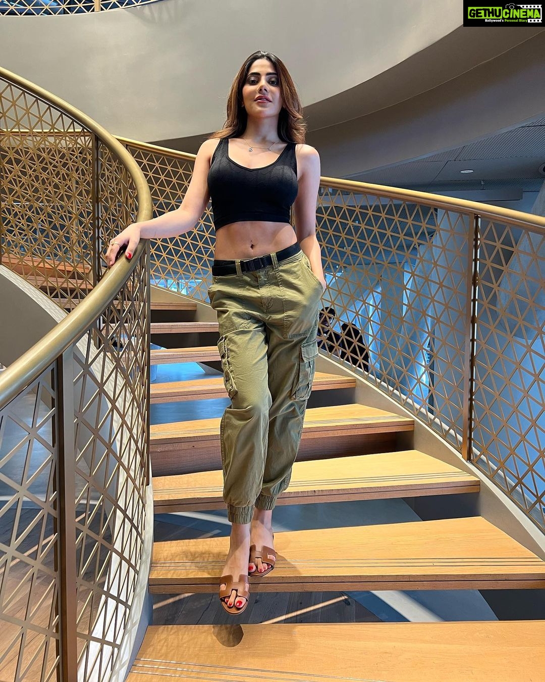 Nikki Tamboli Instagram - Dear Dubai, you’re my absolute favourite!!!❤️❤️ . . . . . . #dubai #dubailife #nikkitamboli Address Sky View