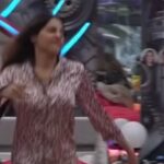 Nikki Tamboli Instagram - Cheering up your Valentine’s Day with her happy dance. 🤩#NikkiTamboli is all hearts for her fans.. 💕 Have a lovable day everyone❤️ . Nightsuit : @flannelthreads Styled by : @stylebytaashvi . . @colorstv @endemolshineind @vootselect #TeamNikki #TamboliKiToli #Nikkians #BiggBoss #BiggBoss14 #VoteForNikkiTamboli #finalist #finaleweek #NikkiIsTheBoss #morning #BB14 #Strong #beautiful #passionate #performer #truefriend #taskmaster #entertainment #taskqueen #instalike #instamorning #instagood