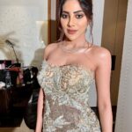 Nikki Tamboli Instagram - #aboutlastnight . . . . . . . H&M: @mishiangellomakeup 👗: @darsarahighfashion Jewellery: @label_rm Dubai United Arab Emirates