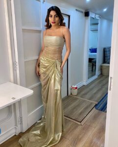 Nikki Tamboli Instagram - Bigg Boss house mein aayega toofan! Jeetne ki thaani hai aur aap sabka itna pyaar joh mila, toh wapas toh aana hi tha. Ab scene paltega ! 😉🔥 HAINAAA?! Can you'll wait to watch #NikkiTamboli slay the game tonight ? 🧚‍♀️ . Outfit by : @nikhitatandon Accessories by : @xxessories Styled by @stylebytaashvi . . @colorstv @EndemolShineIND @VootSelect #TeamNikki #TamboliKiToli #NikkiIsTheBoss #BiggBoss2020 #BB14 #NikkiIsBack #colorstv #BiggBoss14 #fashionista #style #photooftheday #fashionicon #beautiful #heart #love #sexy #bombshell #gold Mumbai, Maharashtra