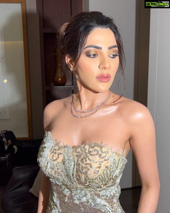 Nikki Tamboli Instagram - #aboutlastnight . . . . . . . H&M: @mishiangellomakeup 👗: @darsarahighfashion Jewellery: @label_rm Dubai United Arab Emirates