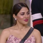 Nikki Tamboli Instagram - Looking no less than a princess. #NikkiTamboli look astounding gorgeous in the recent episode of #weekendkavaar 🤩💖 . Outfit : @sj_snehajethwa Earrings : @sonisapphire @callmesociall Styled by : @ruchikapoor . . @colorstv @EndemolShineIND @VootSelect #BBTrendMasterNikkiTamboli #TeamNikki #NikkiIsTheBoss #TamboliKiToli #BiggBoss2020 #BB14 #NikkiRulingBB14 Mumbai, Maharashtra
