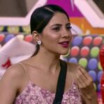 Nikki Tamboli Instagram - Looking no less than a princess. #NikkiTamboli look astounding gorgeous in the recent episode of #weekendkavaar 🤩💖 . Outfit : @sj_snehajethwa Earrings : @sonisapphire @callmesociall Styled by : @ruchikapoor . . @colorstv @EndemolShineIND @VootSelect #BBTrendMasterNikkiTamboli #TeamNikki #NikkiIsTheBoss #TamboliKiToli #BiggBoss2020 #BB14 #NikkiRulingBB14 Mumbai, Maharashtra