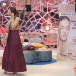 Nikki Tamboli Instagram - Graceful #NikkiTamboli just lit the evening with her power pact performance. 🤩 . Outfit : @ruchikamehta_official Heels : @fyorindia Styled by : @stylebytaashvi . . @colorstv @endemolshineind @vootselect #TeamNikki #BombshellNikki #AamchiMulgi #MaharashtraChiShaan #NaughtyNikki #BiggBoss #BiggBoss14 #bb14 #NikkiInBB14