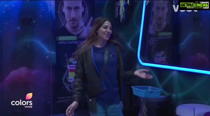 Nikki Tamboli Instagram - Mein ye bhi pehnugi.. mein vo bhi pehnugi.. kyunki.. Sajna hai mujhe audience ke liye. 😘😘 Isn't she just one of a kind #NikkiTamboli . . @colorstv @endemolshineind @vootselect #TeamNikki #NikkiRulingBB14 #SalmanKhan #BombshellNikki #AamchiMulgi #MaharashtraChiShaan #NaughtyNikki #BiggBoss #BiggBoss14 #NikkiInBB14