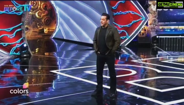 Nikki Tamboli Instagram - Wise words from the man himself. @beingsalmankhan conveying this was so satisfactory. Thanking you all for all the love and support. Please continue the same. Xoxo.😘❤ More power to you #Nikki Lehenga: @silkybindraofficial Styled by : @officialanahita . . @colorstv @endemolshineind @vootselect #NikkiTamboli #TeamNikki #NikkiRulingBB14 #SalmanKhan #BombshellNikki #AamchiMulgi #MaharashtraChiShaan #NaughtyNikki #BiggBoss #BiggBoss14 #NikkiInBB14