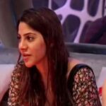 Nikki Tamboli Instagram - Giving major #mondaymotivation #NikkiTamboli post the bulldozer task. Doesn't care about the make-up (that she loves the most). Winning the task was more important. Kudos to you. 🙌 Kya public pagal hui? 😉 @colorstv @endemolshineind @vootselect #TeamNikki #BombshellNikki #AamchiMulgi #MaharashtraChiShaan #NaughtyNikki #biggboss #BiggBoss14 #bb14 #NikkiInBB14 #Nikkians