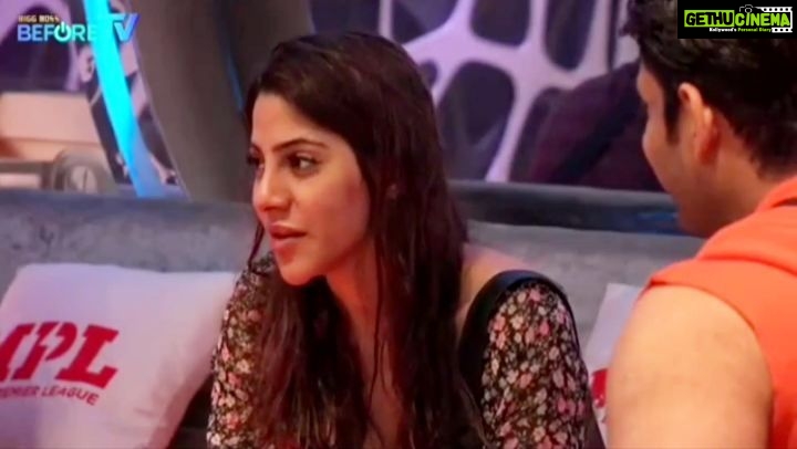 Nikki Tamboli Instagram - Giving major #mondaymotivation #NikkiTamboli post the bulldozer task. Doesn't care about the make-up (that she loves the most). Winning the task was more important. Kudos to you. π Kya public pagal hui? π @colorstv @endemolshineind @vootselect #TeamNikki #BombshellNikki #AamchiMulgi #MaharashtraChiShaan #NaughtyNikki #biggboss #BiggBoss14 #bb14 #NikkiInBB14 #Nikkians